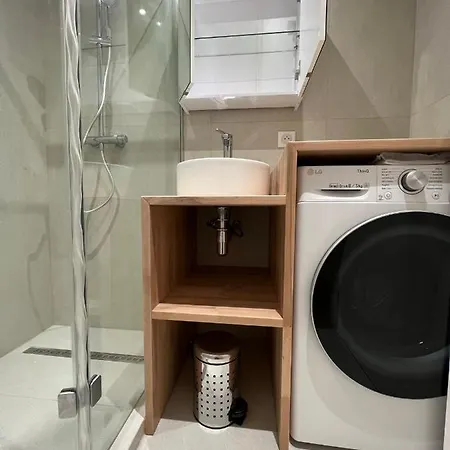 Vernier Apartment *